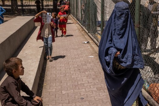People who had fled the fighting in cities in northern Afghanistan, mainly Kunduz and Taliqan, sheltering in a park in Kabul. (The New York Times)