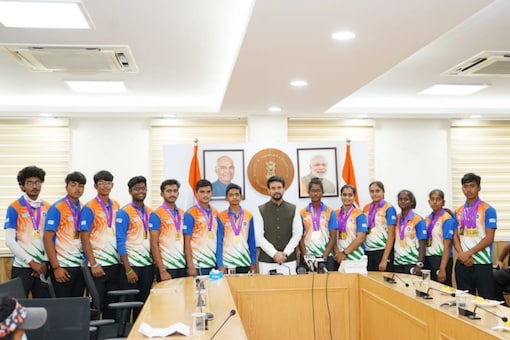 Anurag Thakur with the Youth Archery World Championship medallists.
