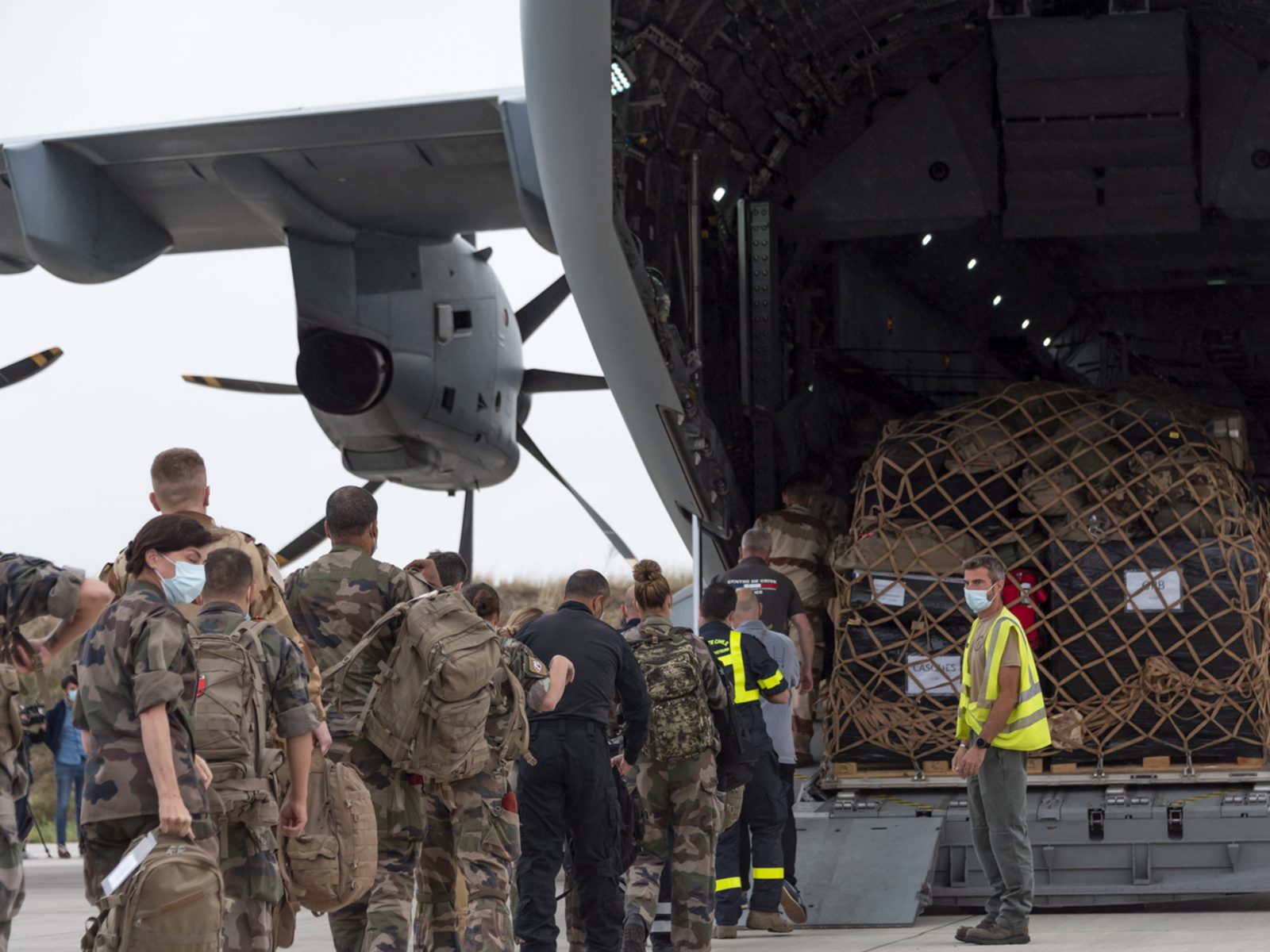 Kabul Airport Plunges Into Chaos, Residents Flee As Taliban Takes Over ...