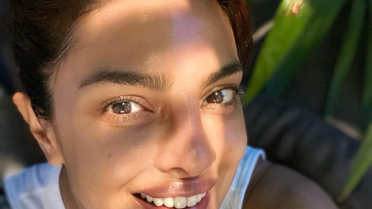 Priyanka Chopra Flaunts Her Fresh Glow With New Selfie; Nick Jonas Has(02)