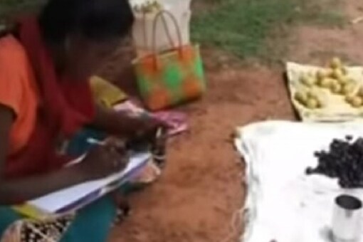 The class 12 student forced to sell fruits to pay debt for a used mobile phone she bought for online studies