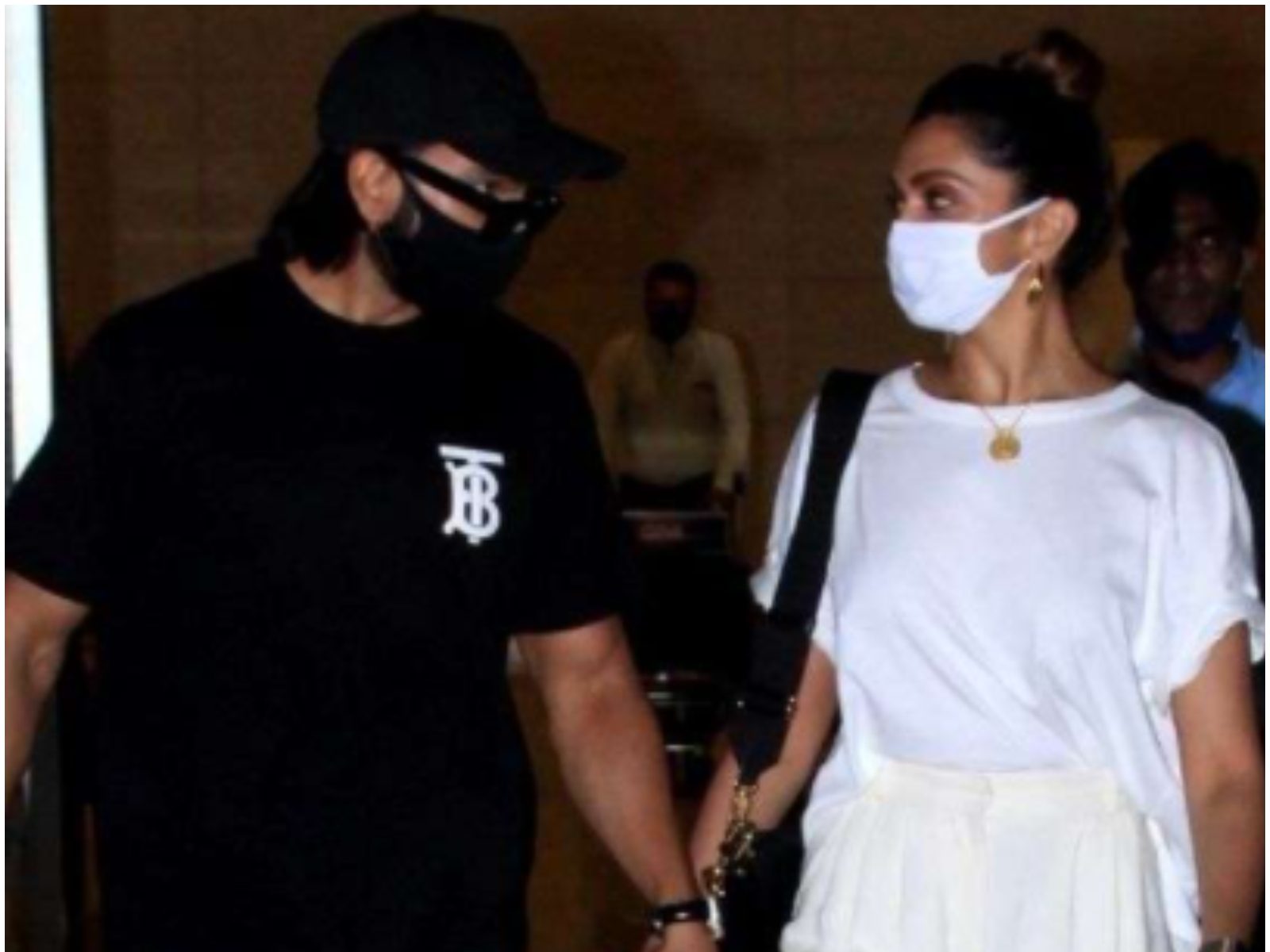 Deepika Padukone Makes Stylish Appearance at the Airport as She Returns  From Cannes 2022, Watch - News18