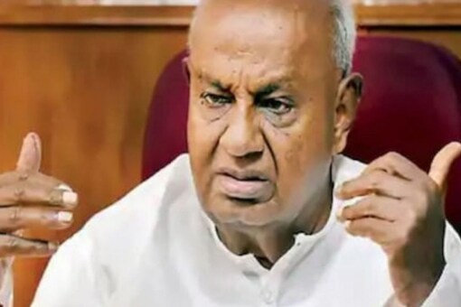Expressing concern over the Monsoon session washout, Janta Dal (S) chief H Deve Gowda said it is a "collective duty" of the members of both Houses to ensure "ours is a functioning Parliamentary democracy". (File photo: News18 Hindi)
