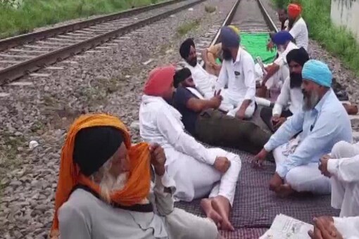 The farmers started an agitation on 21 August to pressurize the Punjab government to release the cane arrears.  They are also demanding a hike in sugarcane prices.  (Image: ANI/FILE)