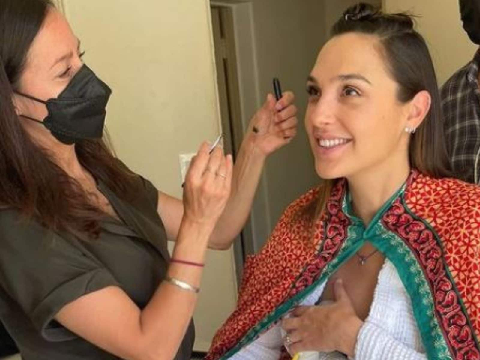 Gal Gadot Juggles Work and Mom Duties, Pumps Breast Milk During Shoot -  News18