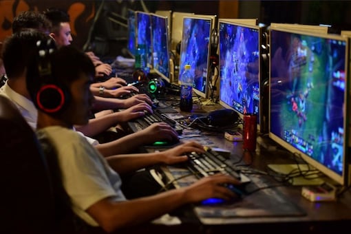 People play online games at an internet cafe in Fuyang, Anhui province, China.  (Image: Reuters)