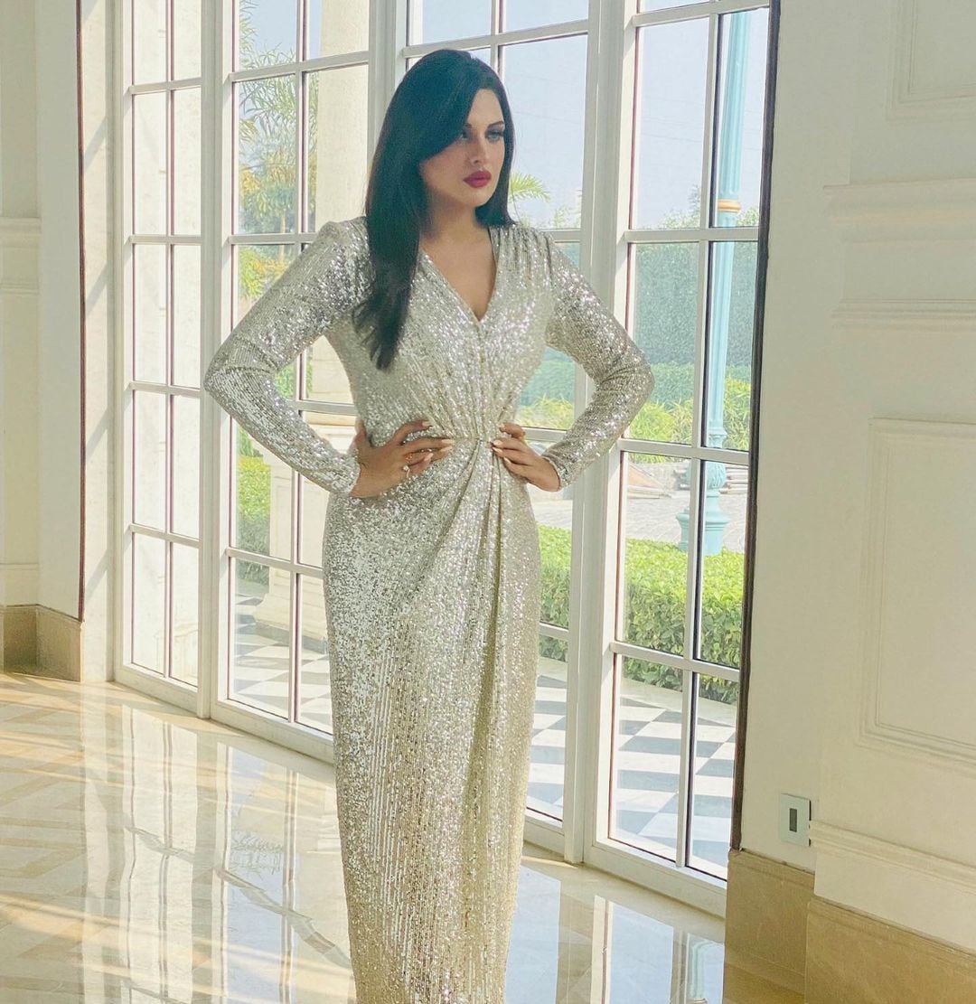 Birthday Girl Himanshi Khurana Is An Absolute Stunner Check Out Divas Most Gorgeous Pictures 