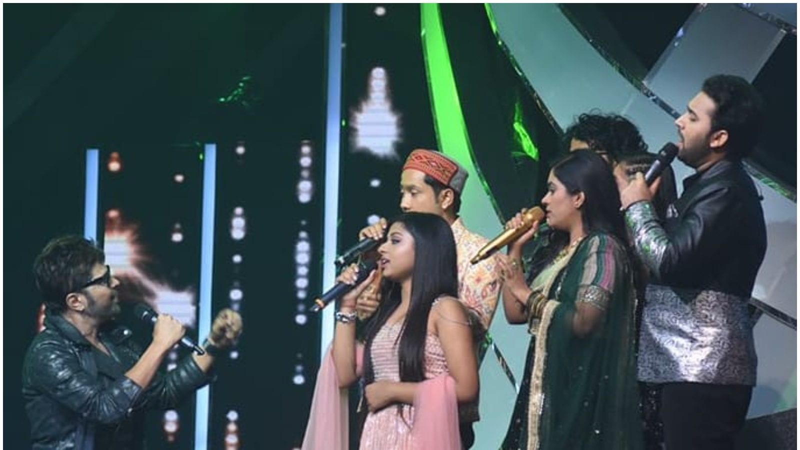 Indian Idol 12 Finale: Netizens Have the Funniest Reactions to 'Never-ending' 12-hour Episode