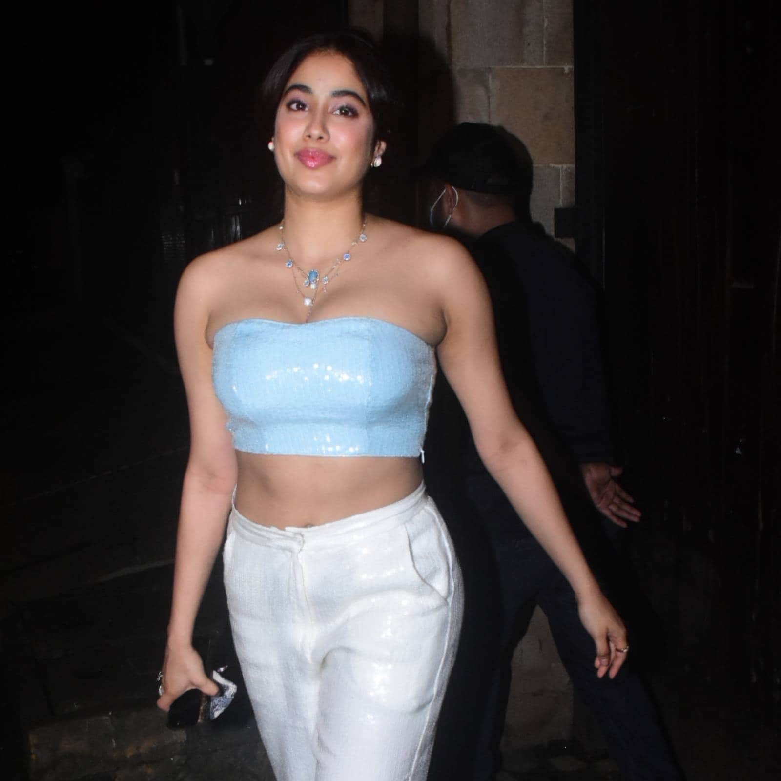 1600px x 1600px - Janhvi Kapoor Looks Beyond Sexy In These Hot Photos From Instagram; Take A  Look - News18
