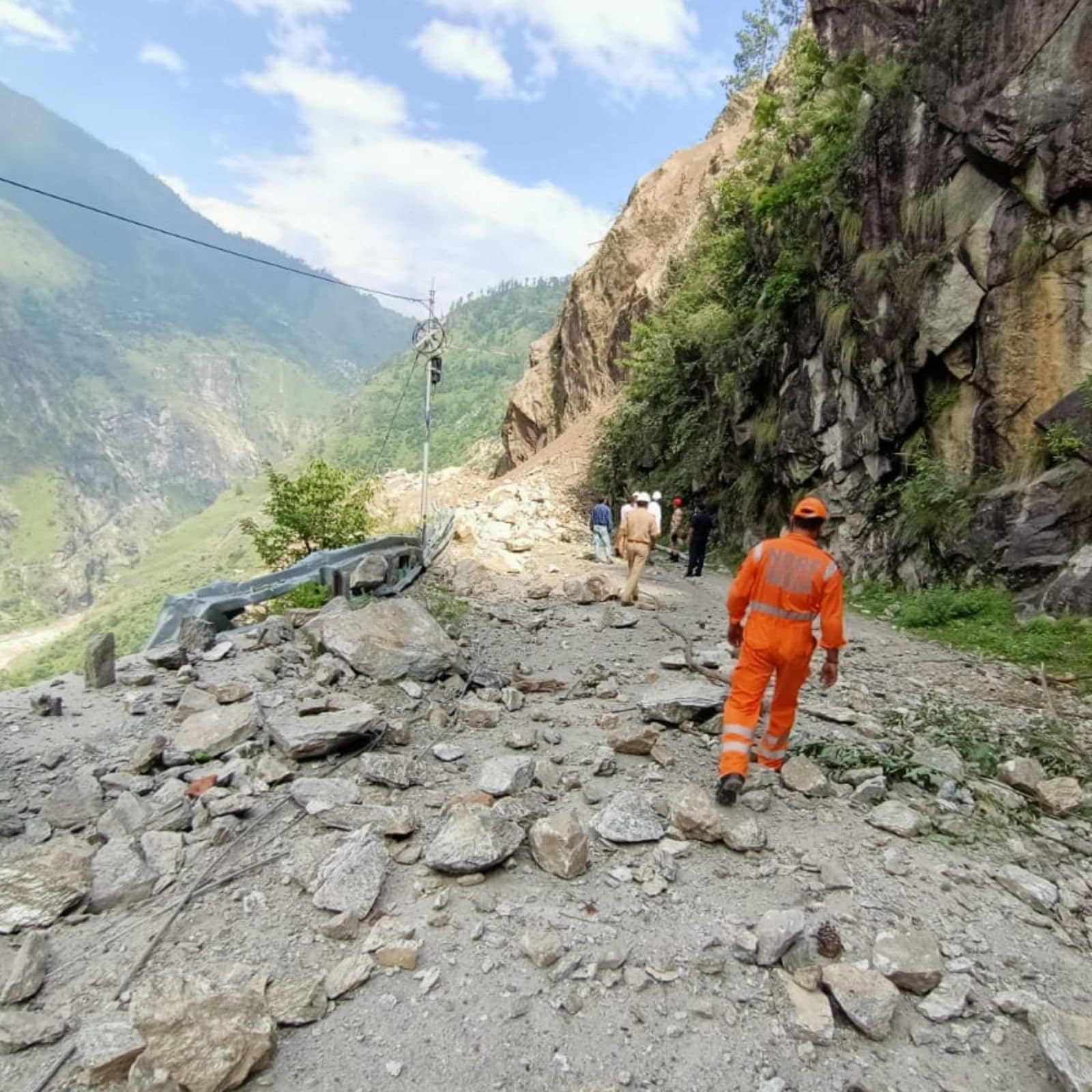 Himachal Pradesh Landslide: Rescue Operations On As Over 40 Fear Trapped | 10 Points