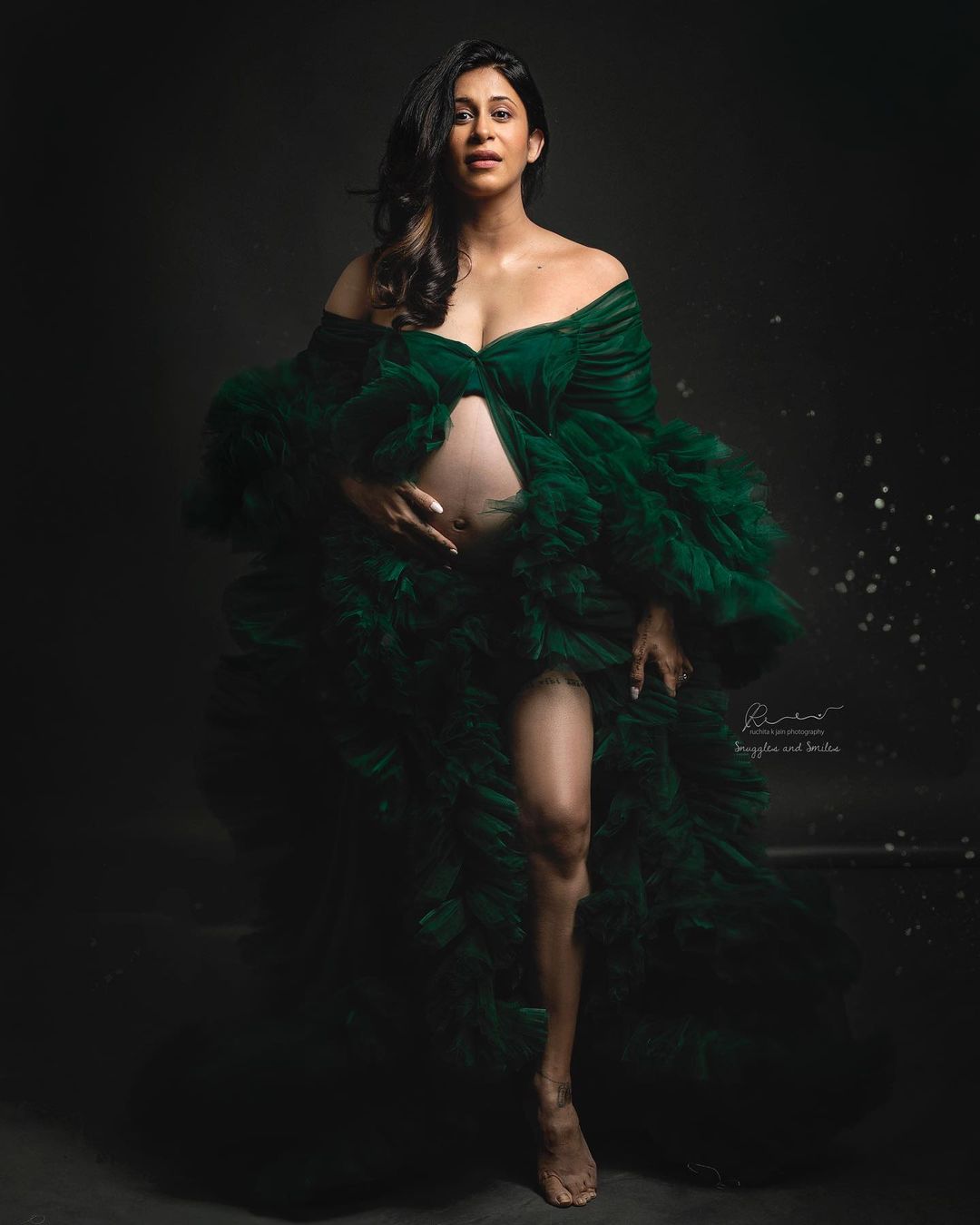 Kishwer Merchantt Flaunts Baby Bump In Beautiful Maternity Photoshoot