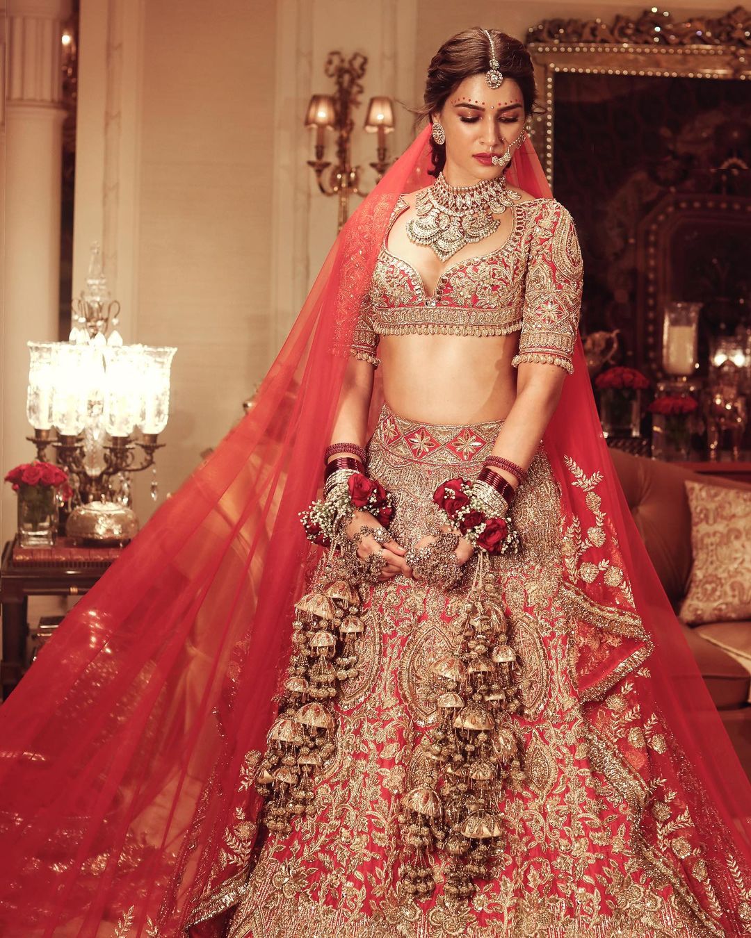 Kriti Sanon looks divine in the bridal getup. 