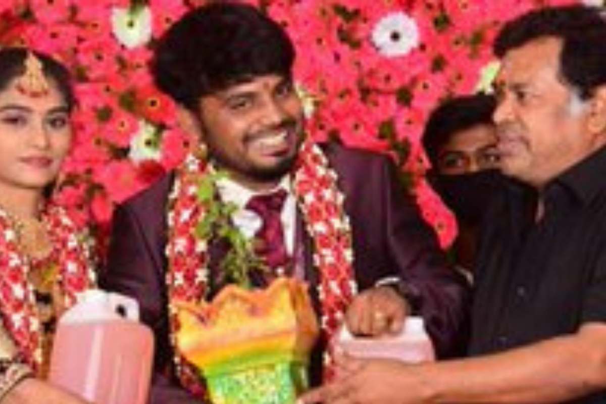 Tamil Comedian Mayilsamy Gifts 5 Litres of Petrol to Newly-Wed Couple