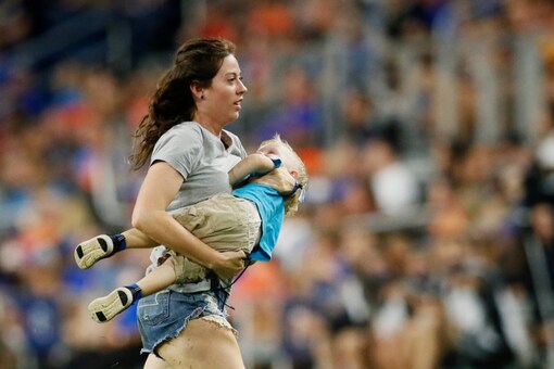 The incident happened when Tucker and her son were sitting in club seats on the sidelines. ( Credits: Twitter/
Sam Greene)