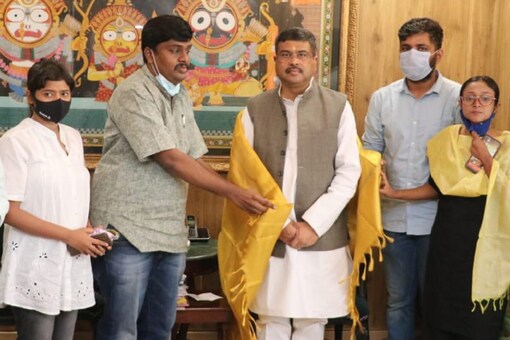 Representatives from the All India OBC Students Association met Union Minister of Education Dharmendra Pradhan (Image Source: Twitter/ @dpradhanbjp)