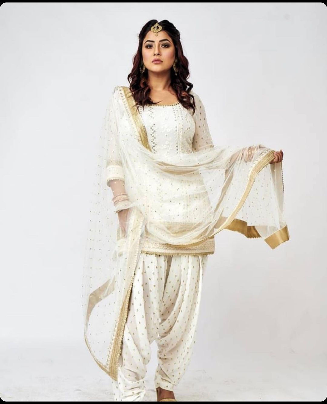 Shehnaaz Gill looks graceful in the white patiala suit. 