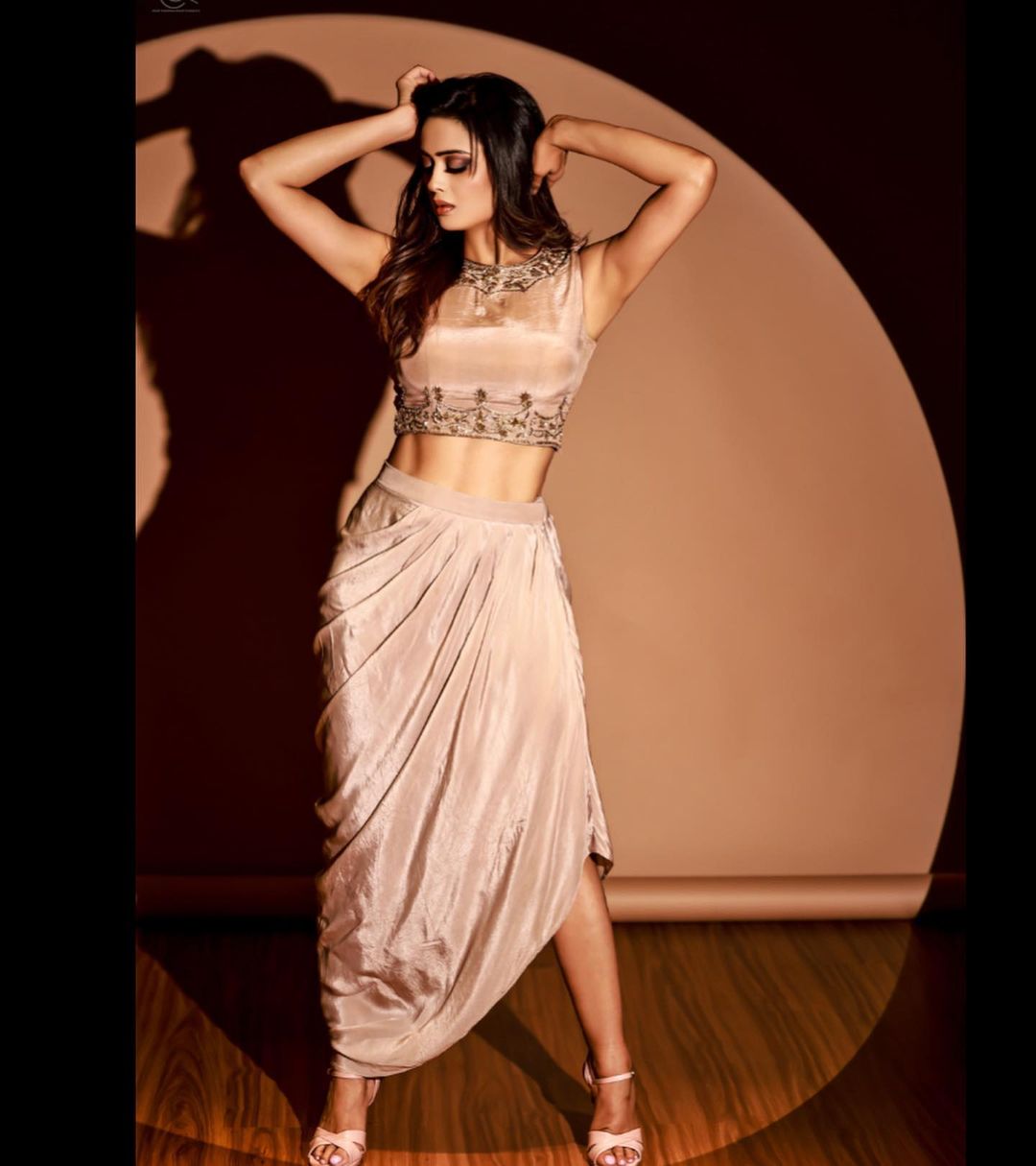 Shweta Tiwari shows off her toned abs in the pleated skirt and embellished blouse. 