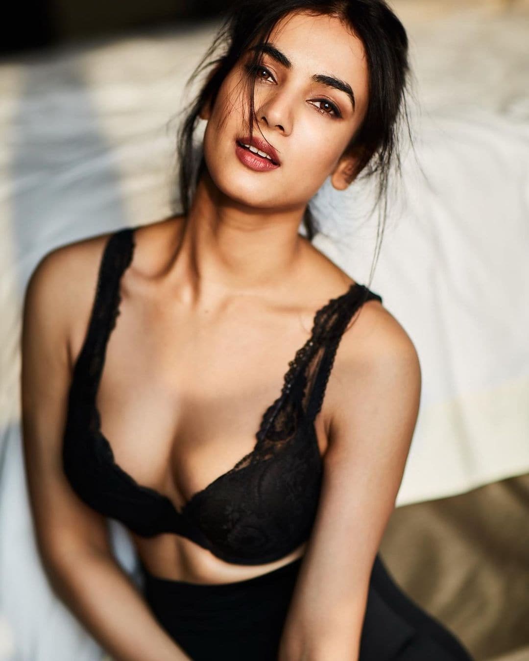 Sonal Chauhan's letter to girls on keeping it real- Mumbai Mirror