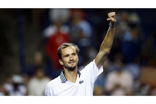 Daniil Medvedev gestures to the crowd after a match (Twitter)
