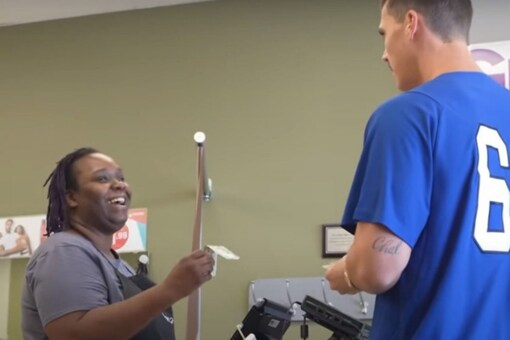 Turning emotional at this unexpected act of kindness, the woman calls  Schapiro a 'blessing'. (Image: Youtube/Steven  Schapiro)