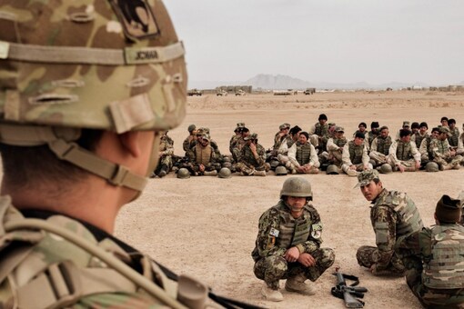 American soldiers overseeing training of their Afghan counterparts at Camp Bastion in Helmand Province, Afghanistan (File photo: The New York Times)