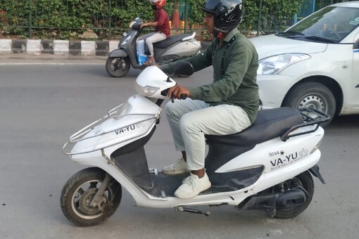 Va-Yu electric scooter spotted in Delhi. 