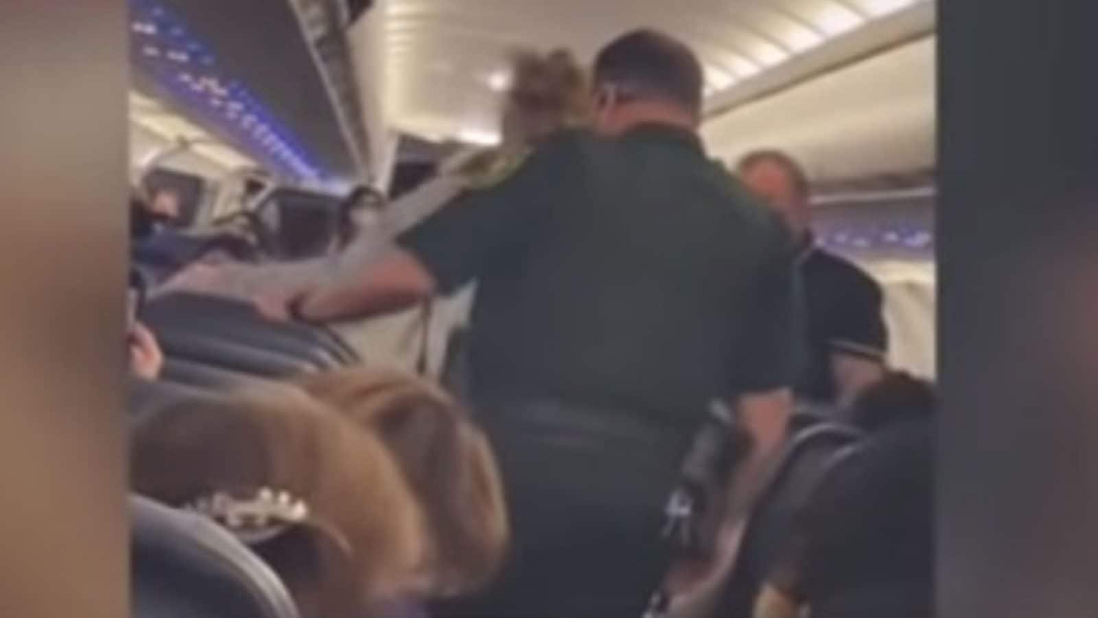 Watch Woman Starts Smoking Inside US Flight, Kicked Off Airplane News18
