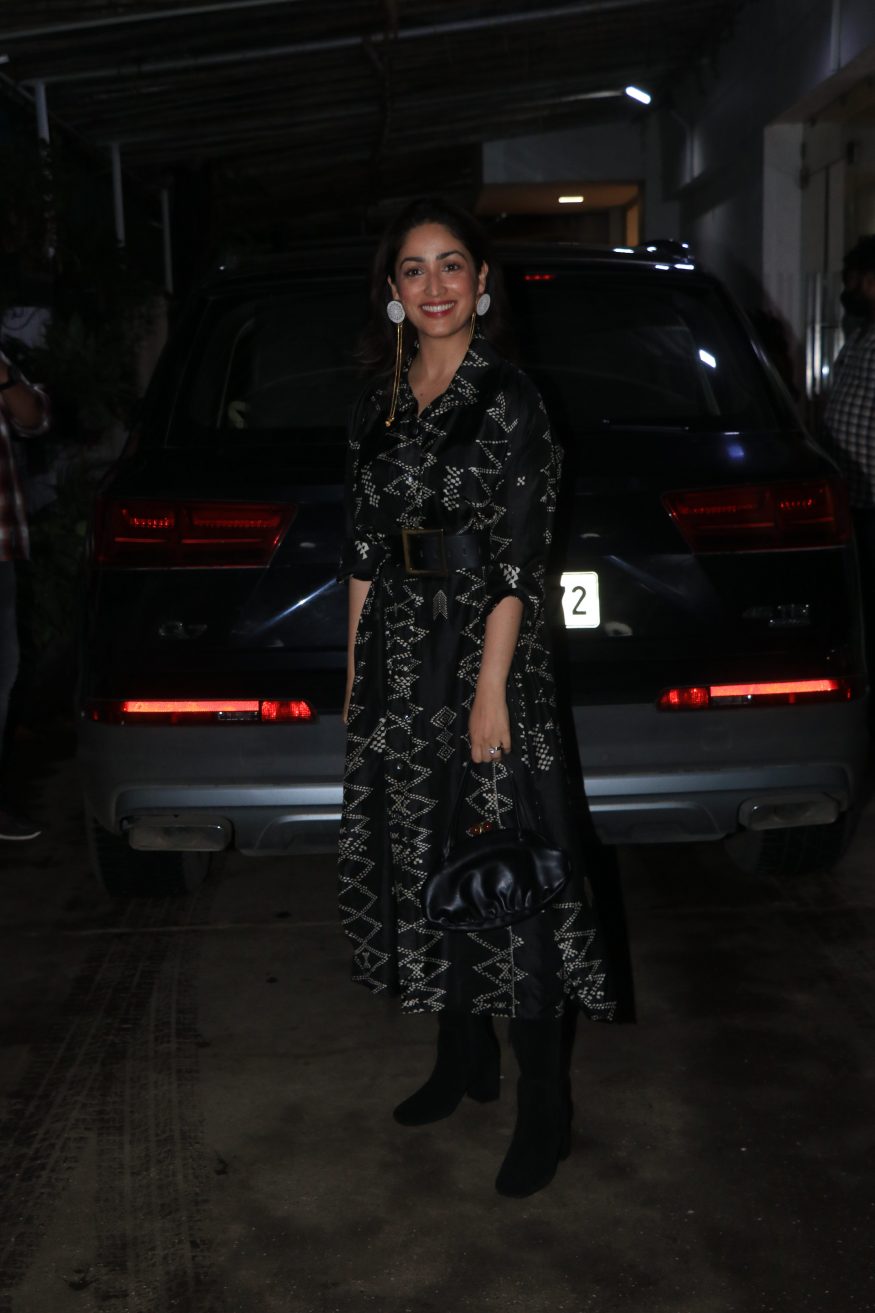 Yami Gautam looks charming in the midid dress with long boots. 
