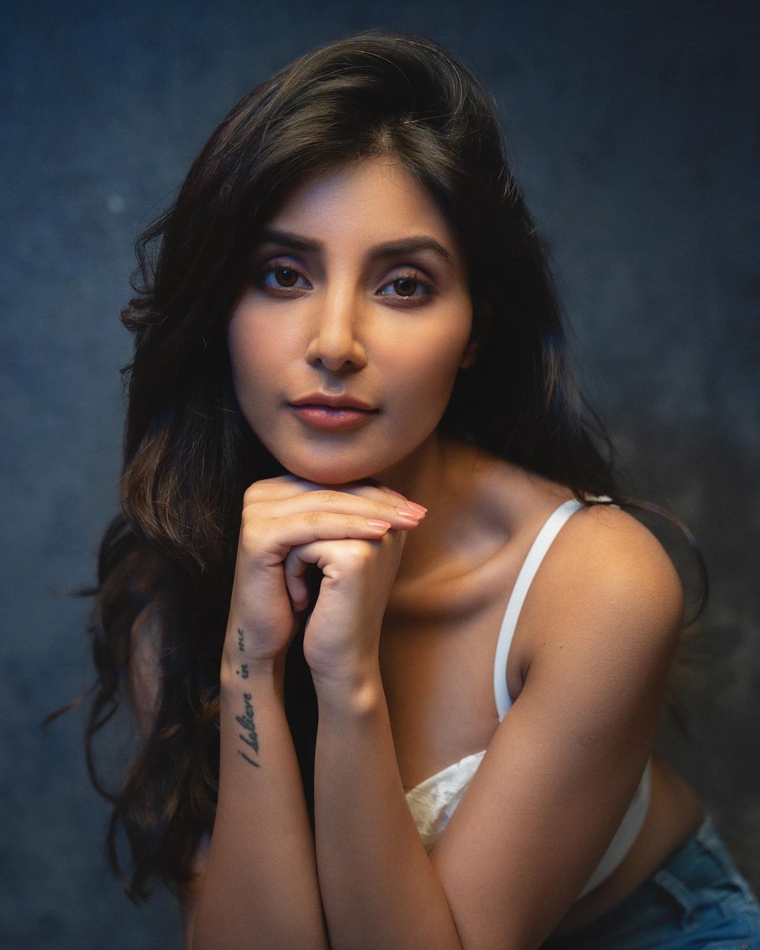 Mirzapur Fame Harshita Shekhar Gaur Looks Irresistible In Red Check mirzapur-fame-harshita-shekhar-gaur-looks-irresistible-in-red-check