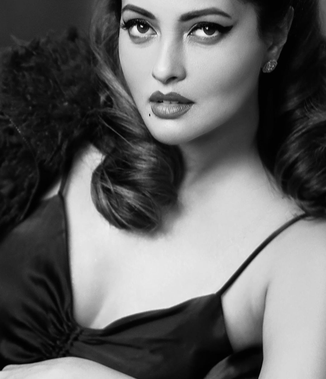 Riya Sen Passes Sultry Vibes In These Monochrome Looks See Diva S Drool Worthy Pics News18