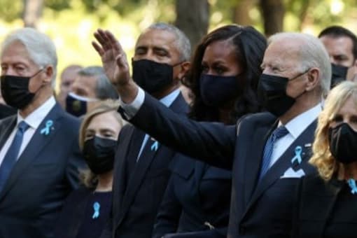 US President Joe Biden (c) waves as he (lr) former President Bill Clinton, former First Lady Hillary Clinton, former President Barack Obama, former First Lady Michelle Obama, during the annual 9/11 Commemoration Ceremony by First Lady Jill Biden joined in.  At the National 9/11 Memorial and Museum on Saturday in New York City.  (Image: CHIP SOMODEVILA/GETTY IMAGES/AFP)