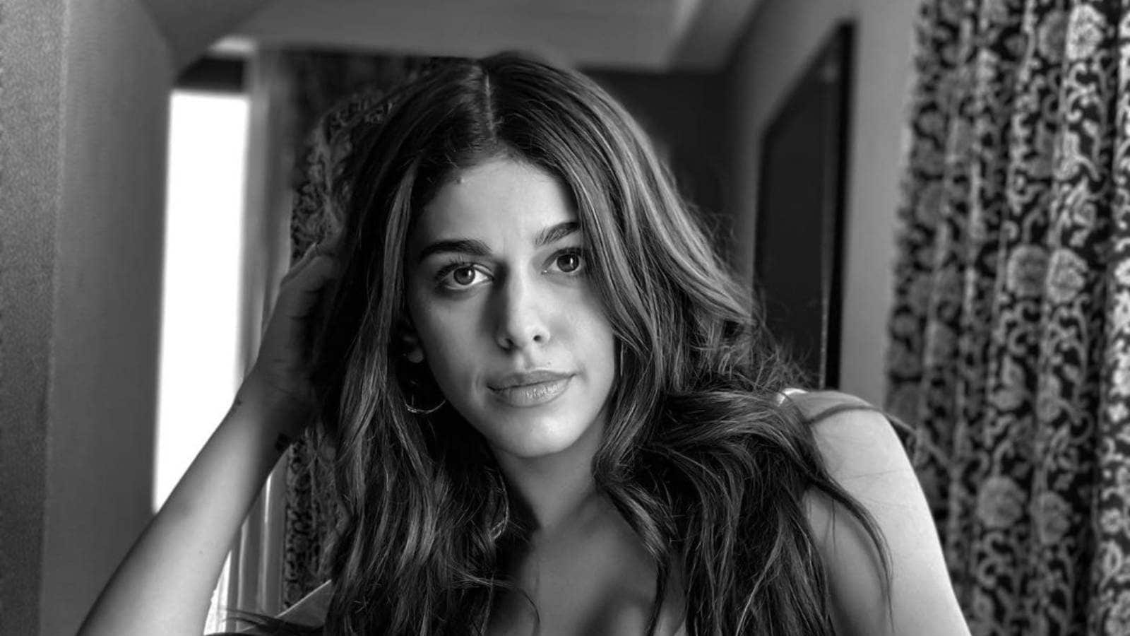 Alaya F Looks Absolutely Magical And Sexy In Black And White Photos Heres The Proof News18 5508