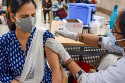 Mega Covid Vaccination Drive in Gujarat on Sep 17; Target to Cover Over 35  Lakh People in One Day