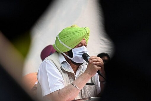 One of the Congress leaders said that only three members of the Gandhi family knew the name of Captain Amarinder Singh's replacement.  (AFP) Sajjad Hussain / AFP