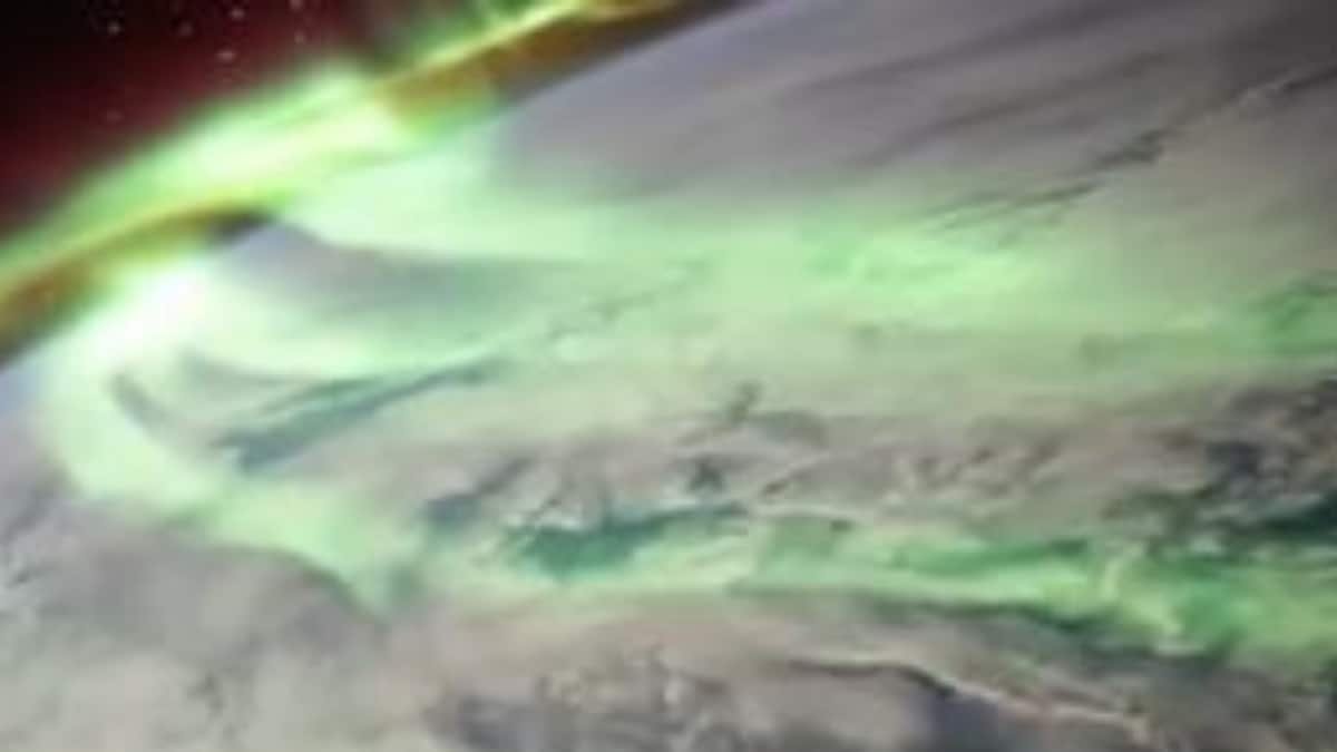 WATCH: These Visuals of Daytime Aurora Over Blue Ocean are Breathtaking