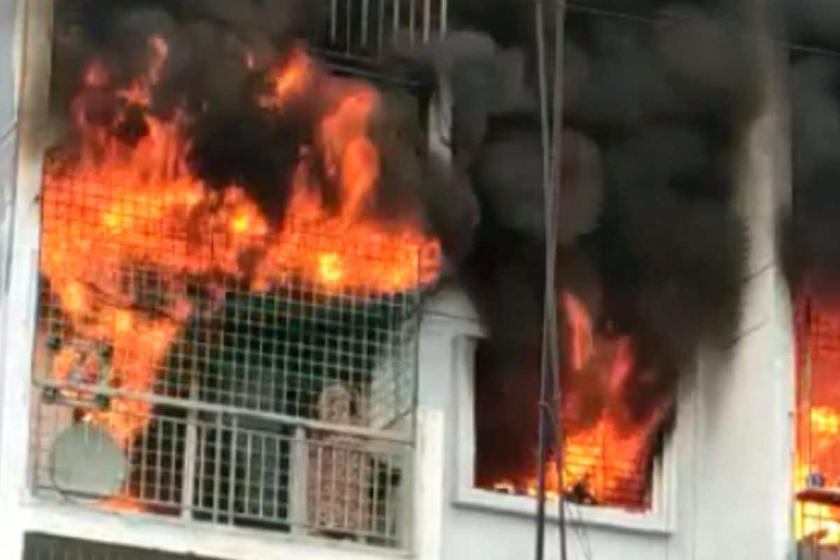 https://images.news18.com/ibnlive/uploads/2021/09/bengaluru-apartment-fire-16322278063x2.jpg