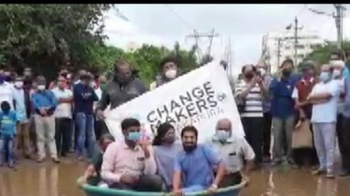 Bengaluru Residents Protest Potholes by Planting Paddy Saplings, Offer 'Boat Rides'