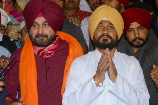 Navjot Singh Sidhu (L) with Punjab CM Charanjit Singh Channi. (File photo: News18)