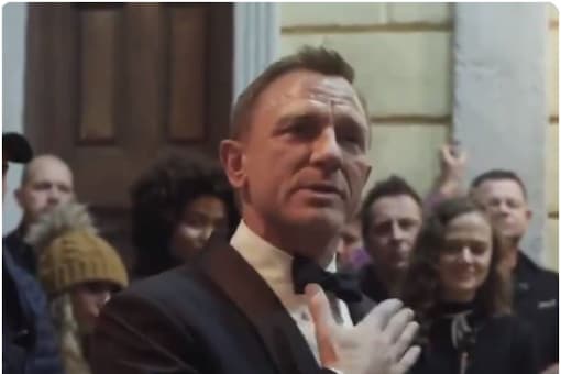 Daniel Craig gets emotional on the set of his last James Bond film.