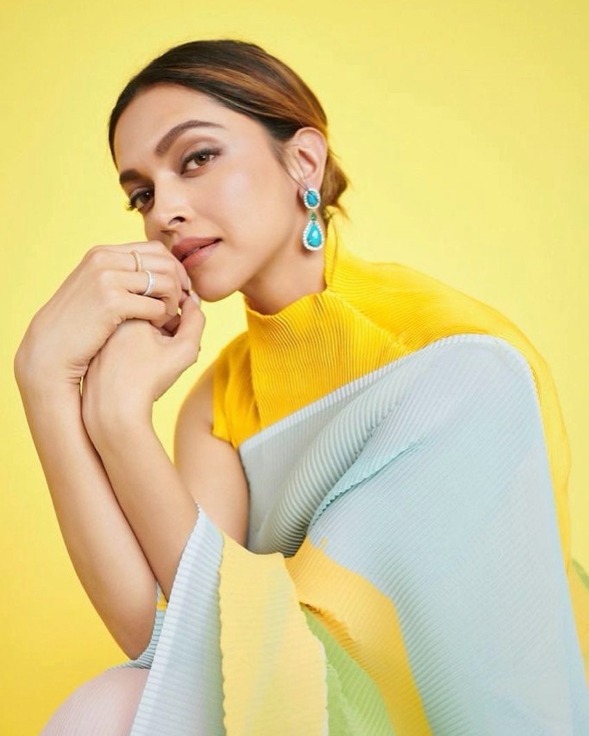 Deepika Padukone pairs the pastel coloured saree with a sleeveless yellow blouse. 