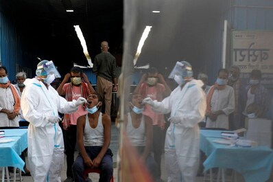 Covid-19: Steady Vaccination Pace Among Reasons Behind Low Daily Cases in Delhi, Say Experts Covid-19: Steady Vaccination Pace Among Reasons Behind Low Daily Cases in Delhi, Say Experts