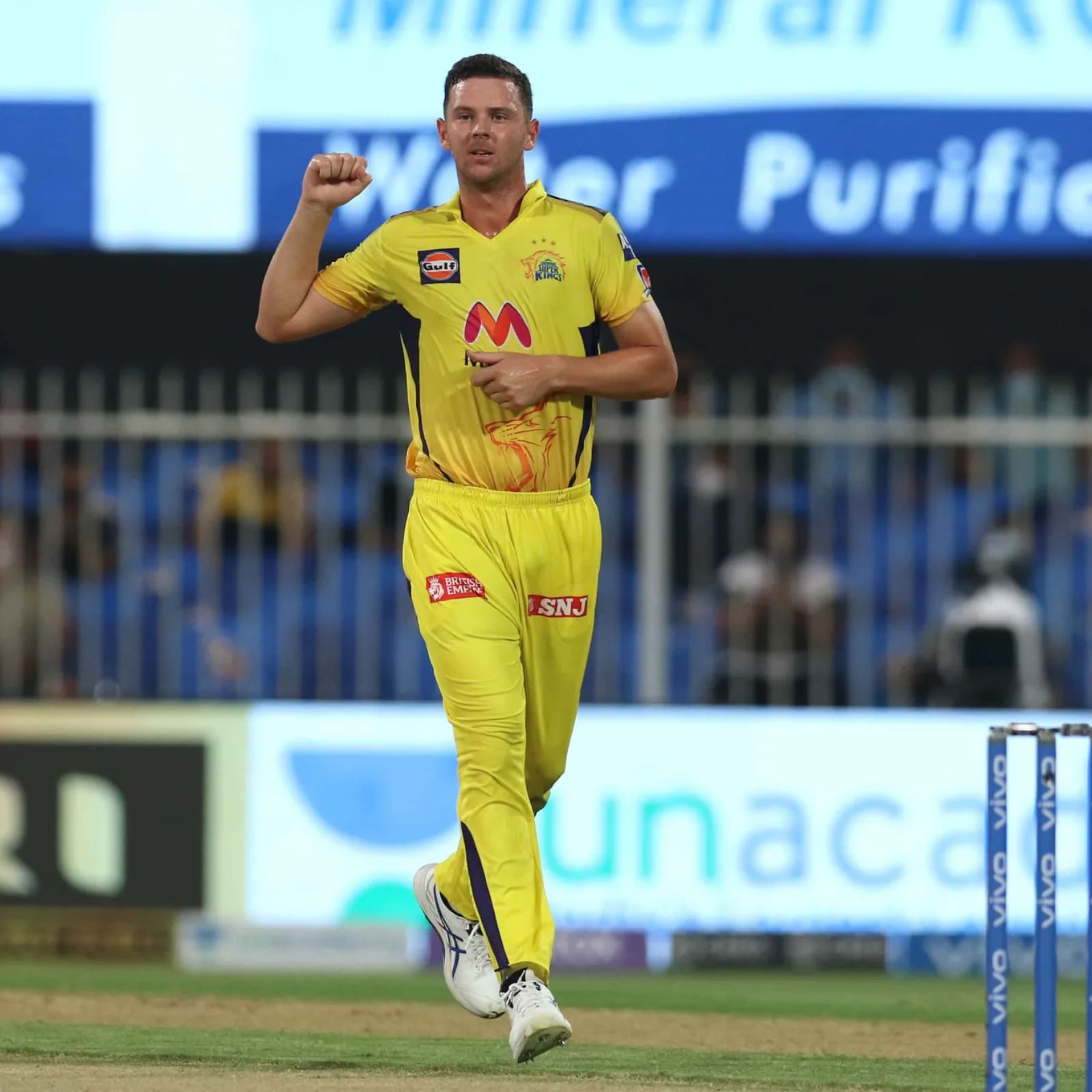 IPL 2021: Josh Hazlewood, Ruturaj Gaekwad Lead Chennai Super Kings into Play Offs; Icing on the Cake: MS Dhoni Six