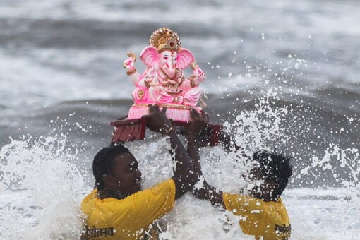 People carry a Ganesh idol to immerse it off the coast of the Arabian sea in Mumbai. (Reuters)