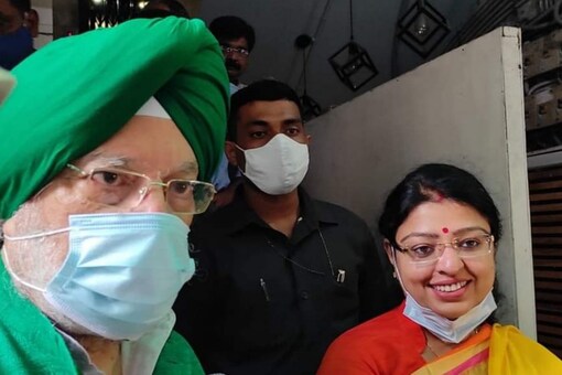 Union minister for housing and urban affairs Hardeep Singh Puri with BJP candidate for Bhowanipore  Priyanka Tibrewal. 