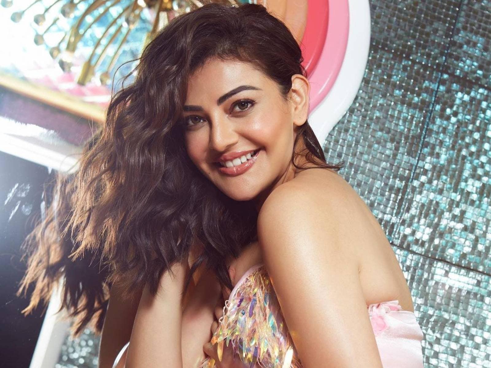 Kajal Aggarwal Porn Video - Kajal Aggarwal Oozes Oomph In Off-shoulder Dress For Latest Photoshoot, See  Her Gorgeous Pictures - News18