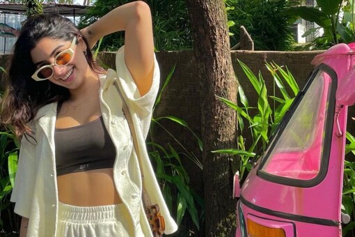 Khushi Kapoor slays in a chic and effortless outfit.