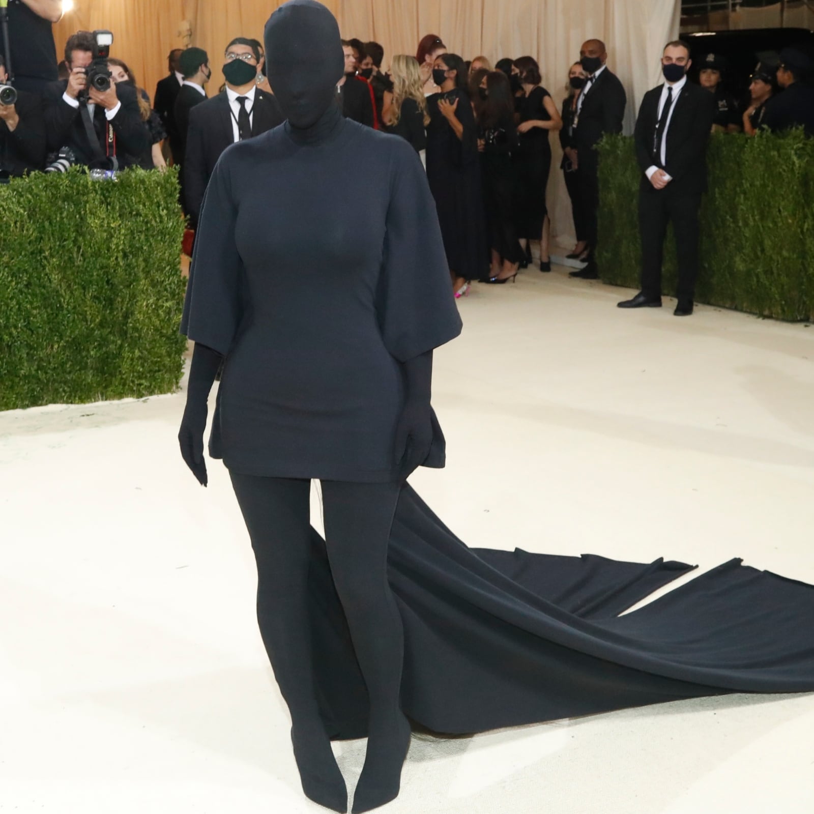 met gala full black dress