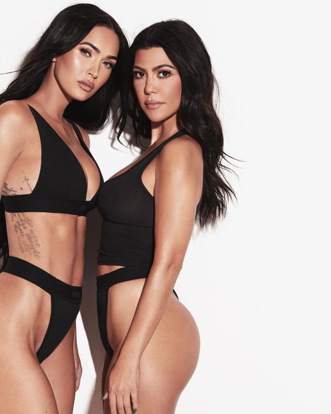 Megan Fox And Kourtney Kardashian Set Internet On Fire With Their Steamy Photoshoot News18 