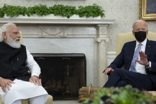 प्रधानमंत्री नरेंद्र मोदी ने गुरुवार को व्हाइट हाउस के ओवल ऑफिस में अमेरिकी राष्ट्रपति जो बाइडेन से मुलाकात की।  (छवि: जिम वाटसन/एएफपी)