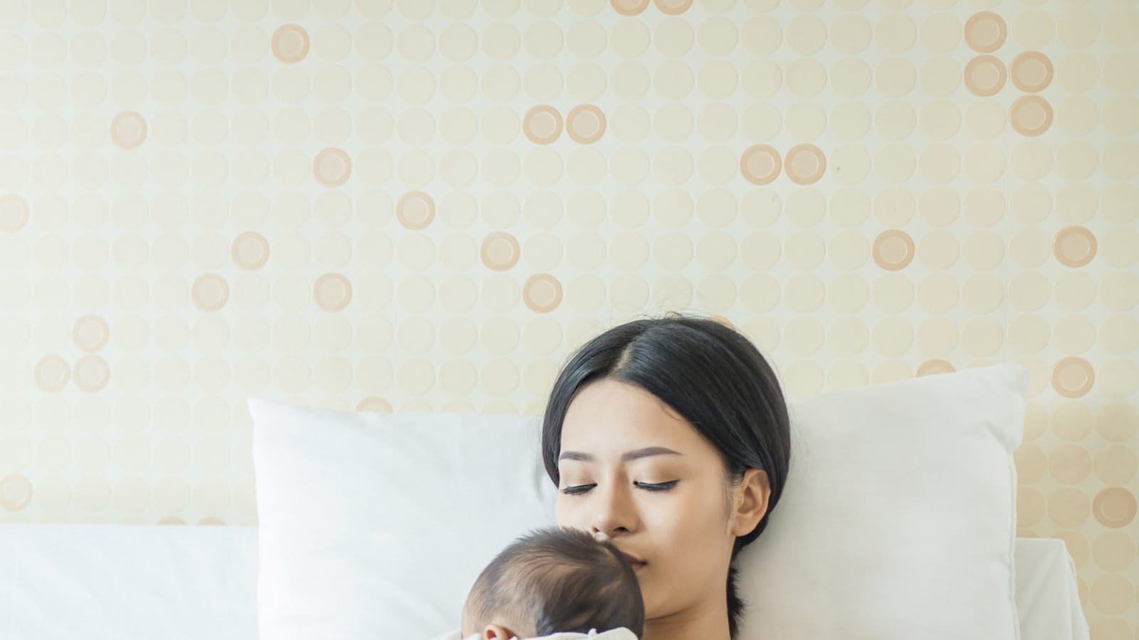 5 Myths Mothers Should Not Believe About Their Newborn Babies